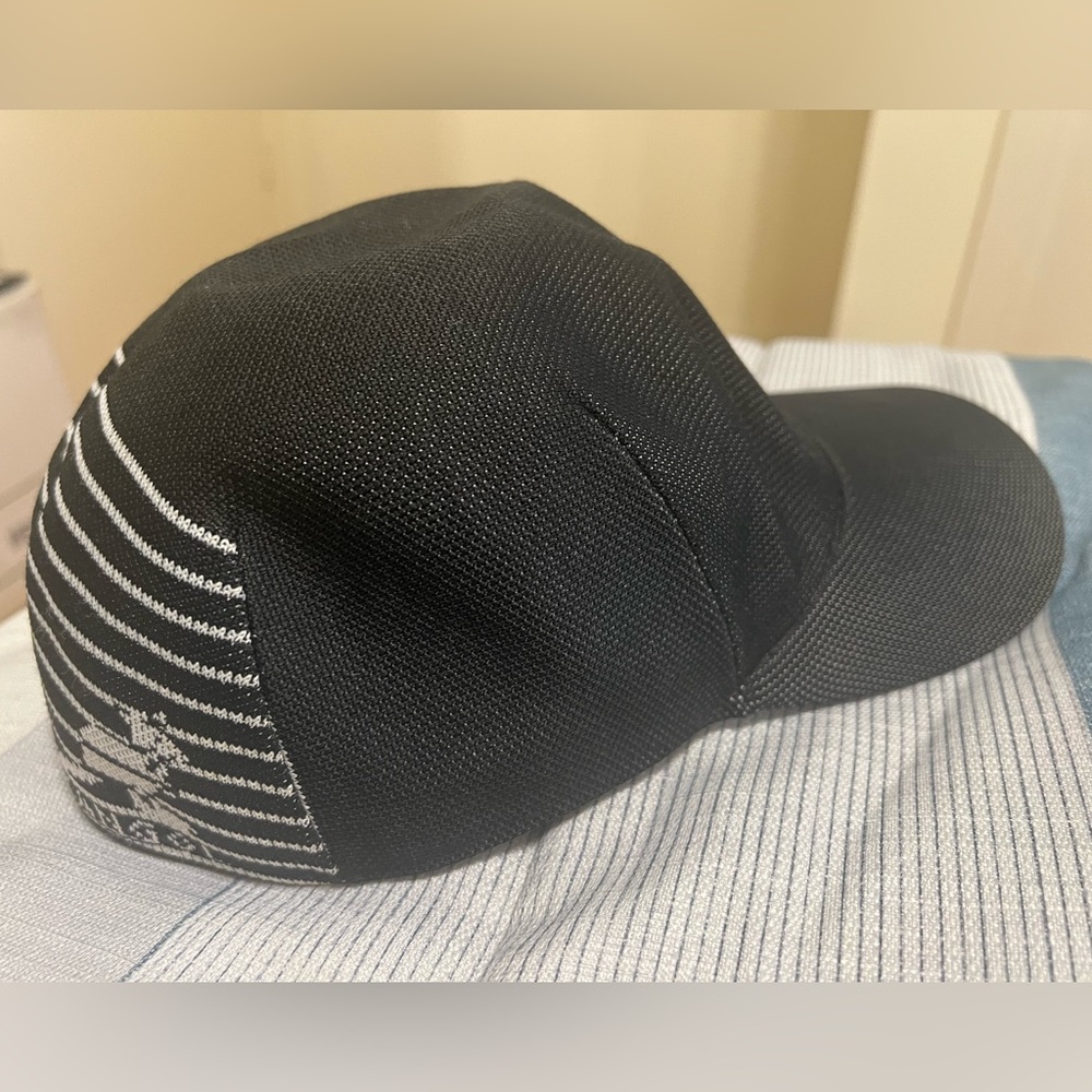 Lightweight Kangol fitted cap..med size..